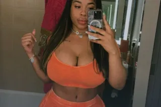 💦🍑BIG TITTIES AND BUBBLE BUTT BEAUTY 💦🍑 - Image 9